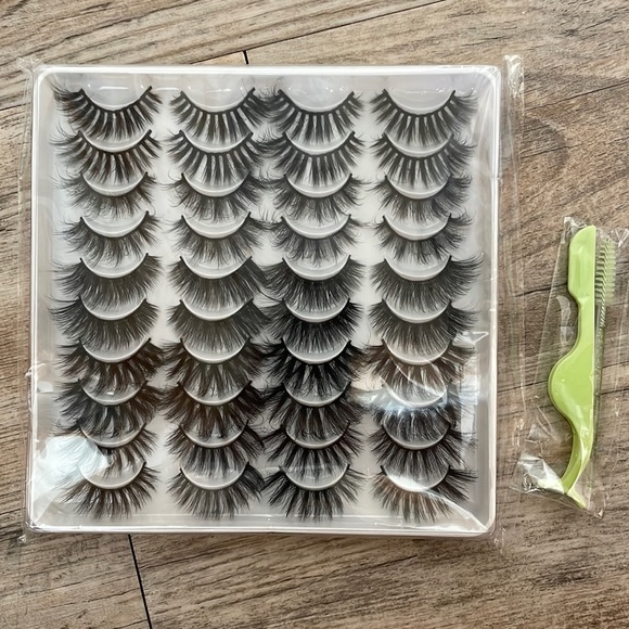 Natural 3D Eyelashes - Picture 1 of 6